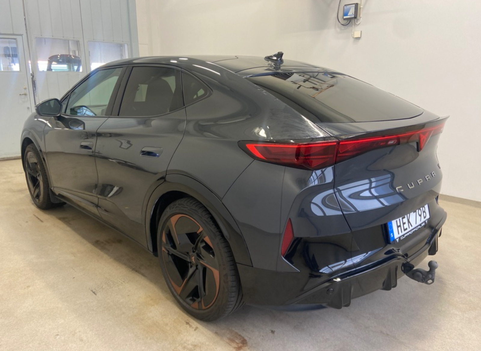 Grå Cupra Tavascan fra 2024