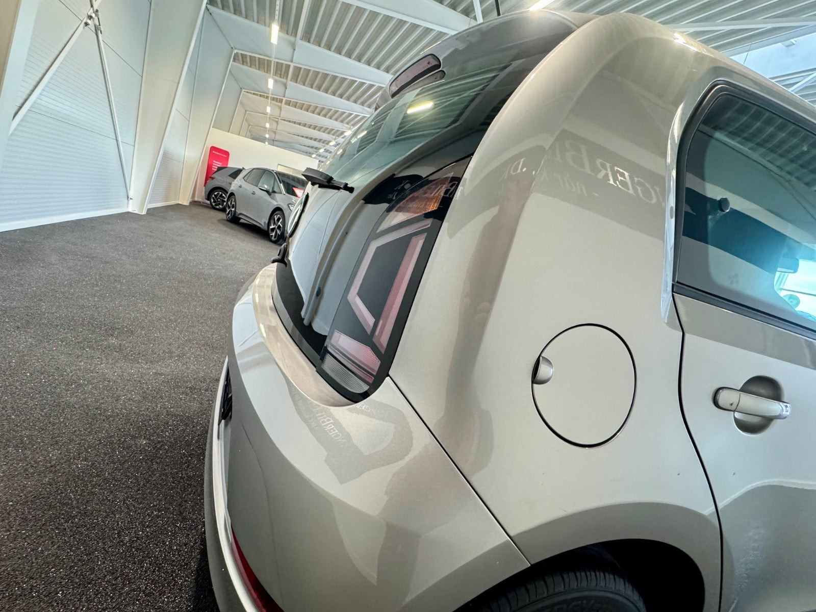 Grå VW UP! fra 2022