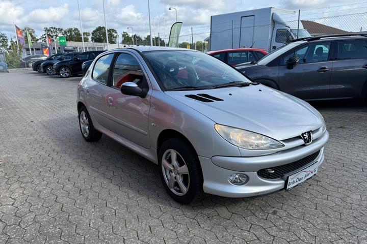 Sølv Peugeot 206 fra 2007