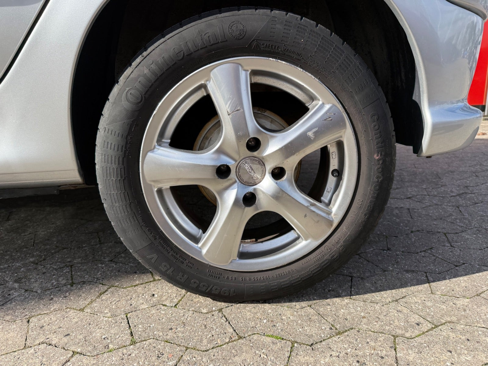 Sølv Peugeot 206 fra 2007