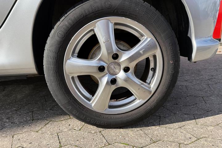 Sølv Peugeot 206 fra 2007
