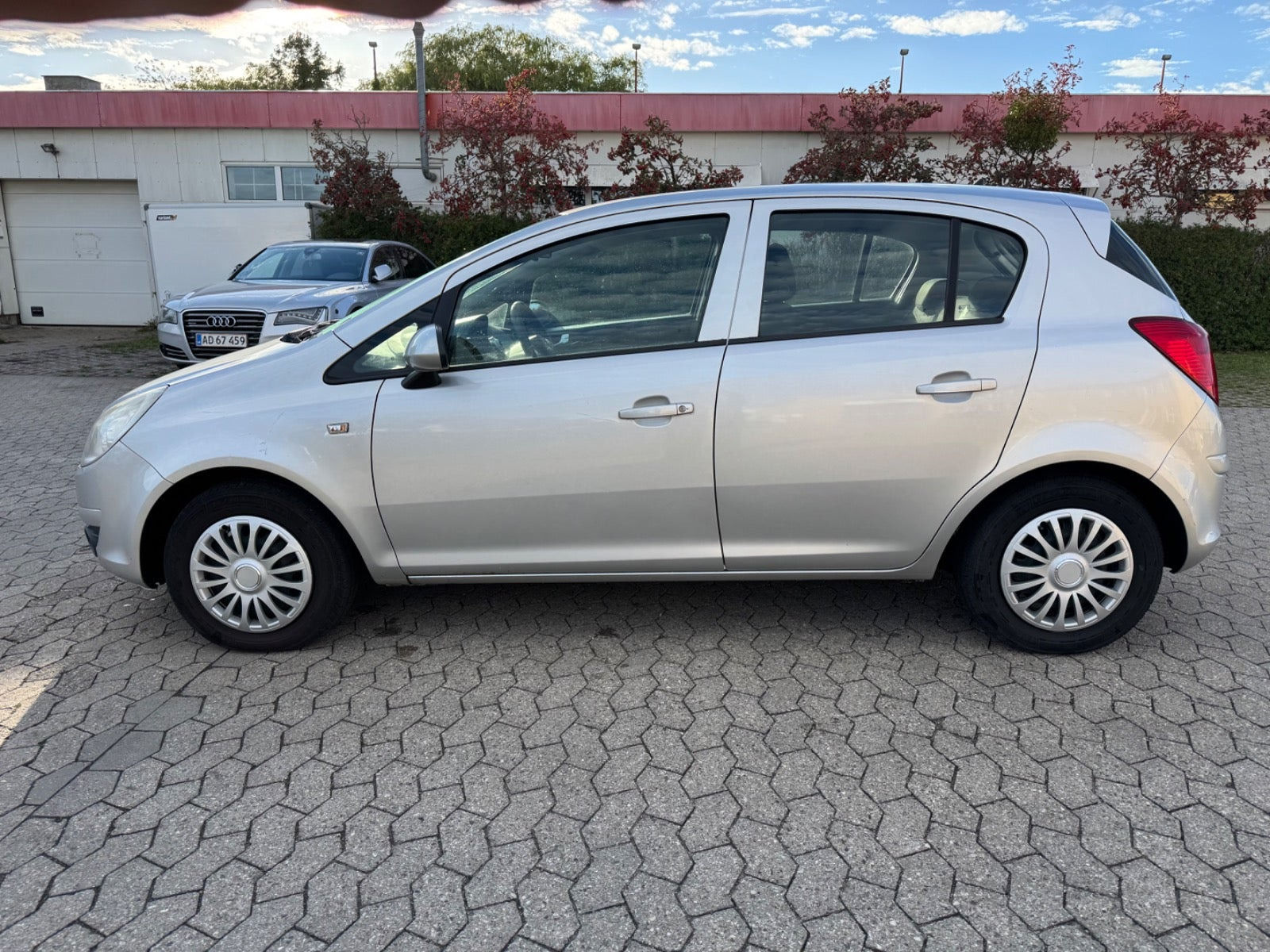 Rød Opel Corsa fra 2009