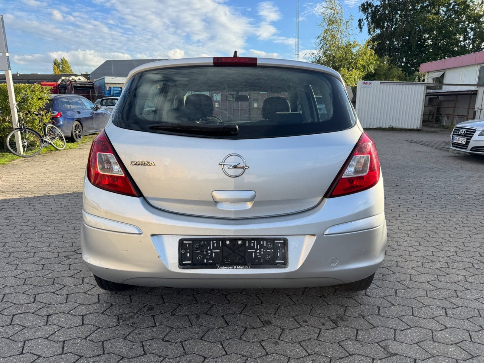 Rød Opel Corsa fra 2009