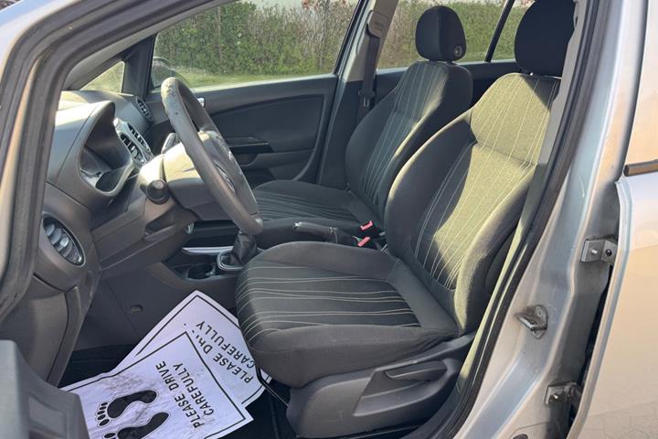 Rød Opel Corsa fra 2009
