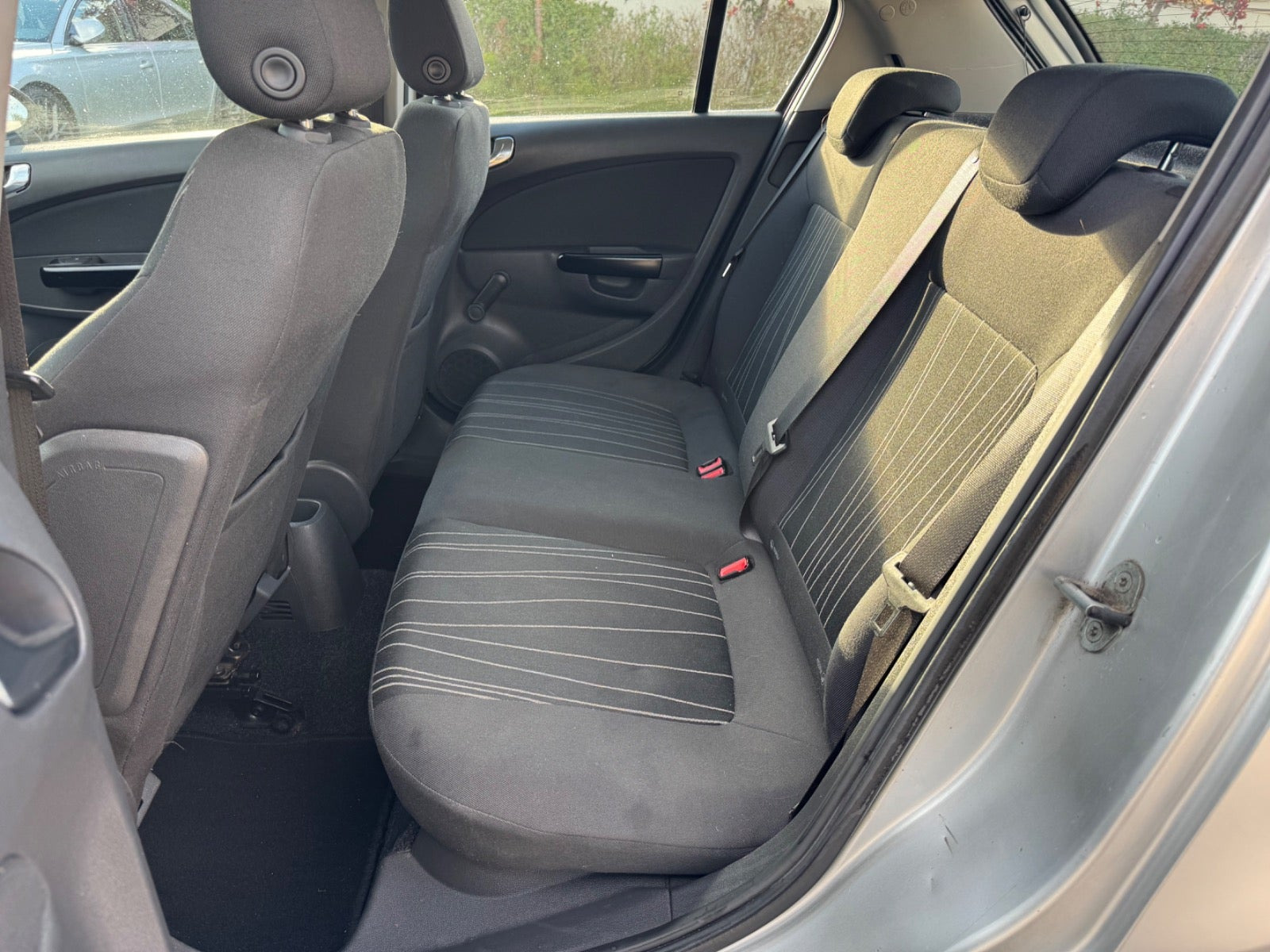 Rød Opel Corsa fra 2009