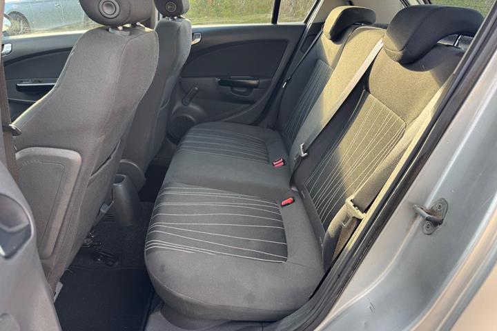 Rød Opel Corsa fra 2009