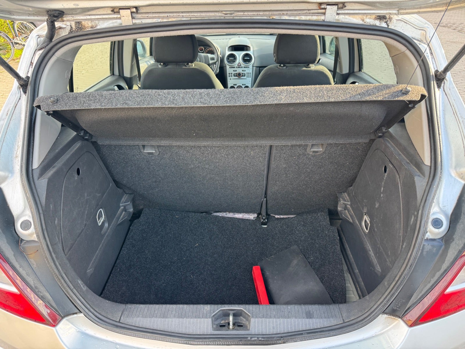 Rød Opel Corsa fra 2009