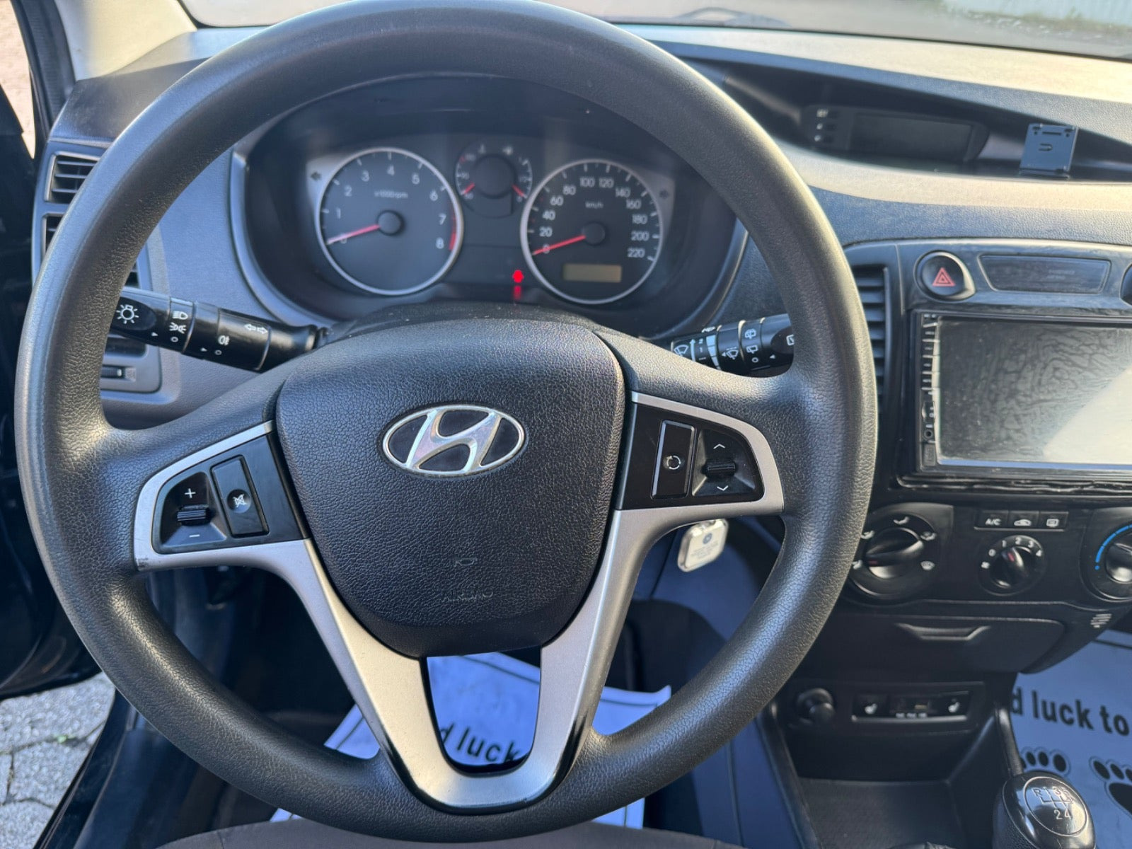 Rød Hyundai i20 fra 2009