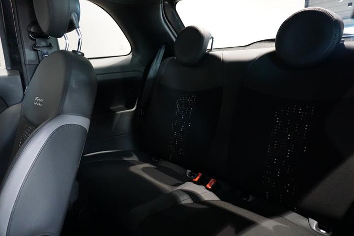 Sort Fiat 500 fra 2021
