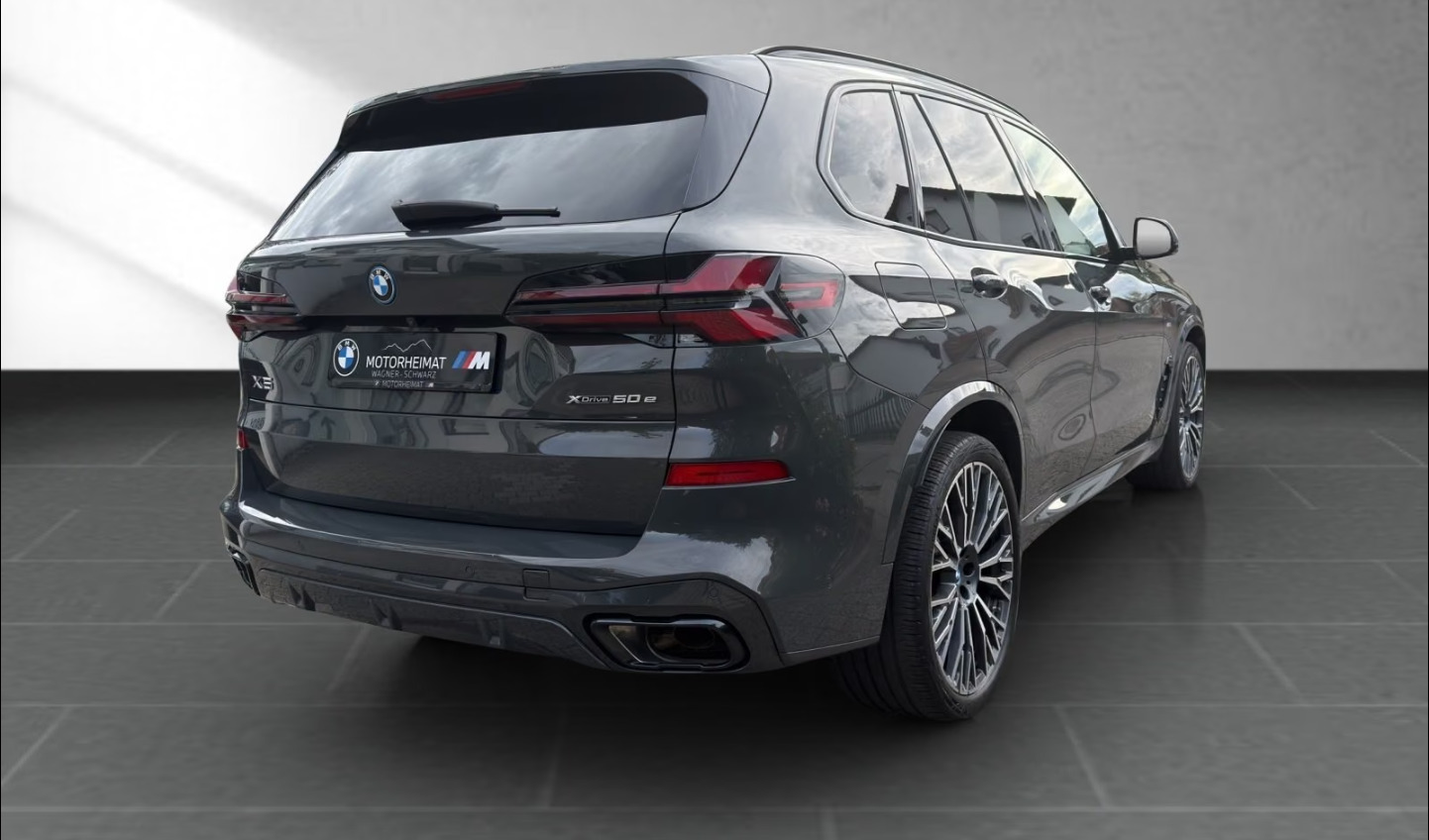 Grå BMW X5 fra 2023