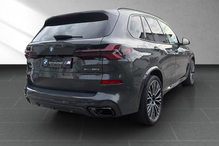 Grå BMW X5 fra 2023