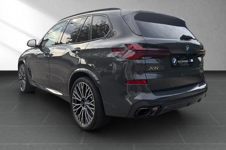Grå BMW X5 fra 2023