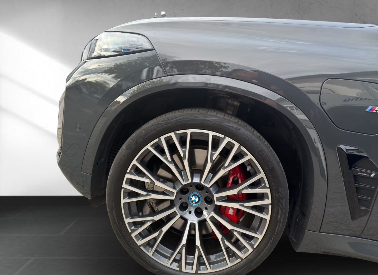 Grå BMW X5 fra 2023
