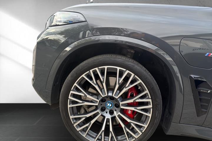 Grå BMW X5 fra 2023