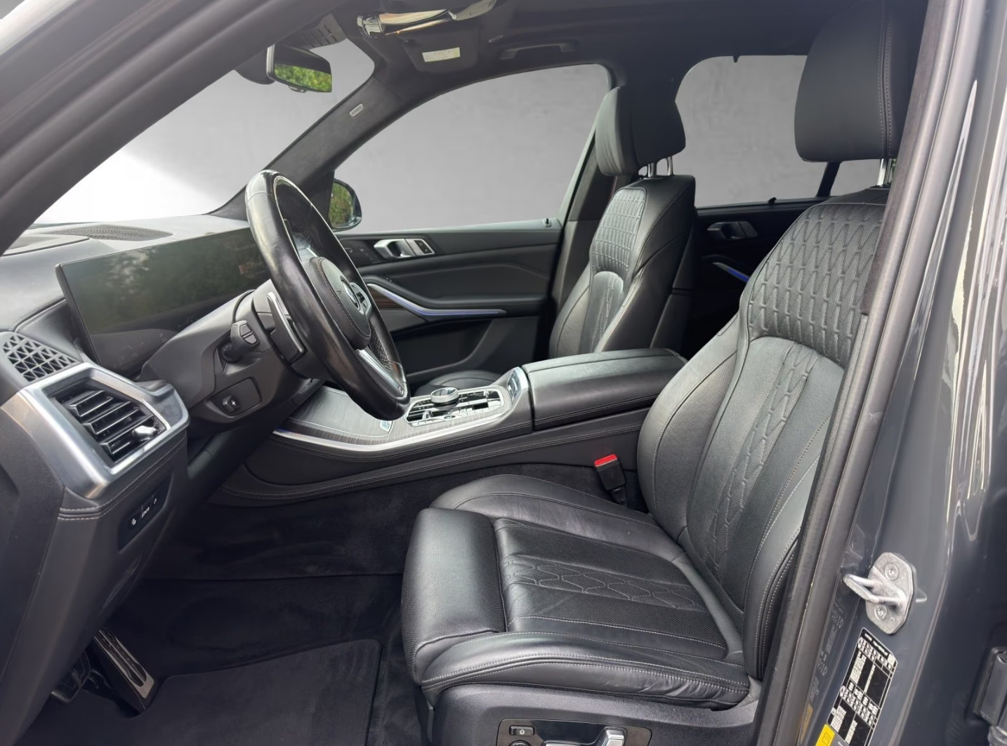 Grå BMW X5 fra 2023