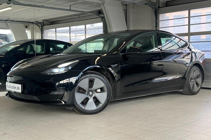 Sort Tesla Model 3 fra 2021