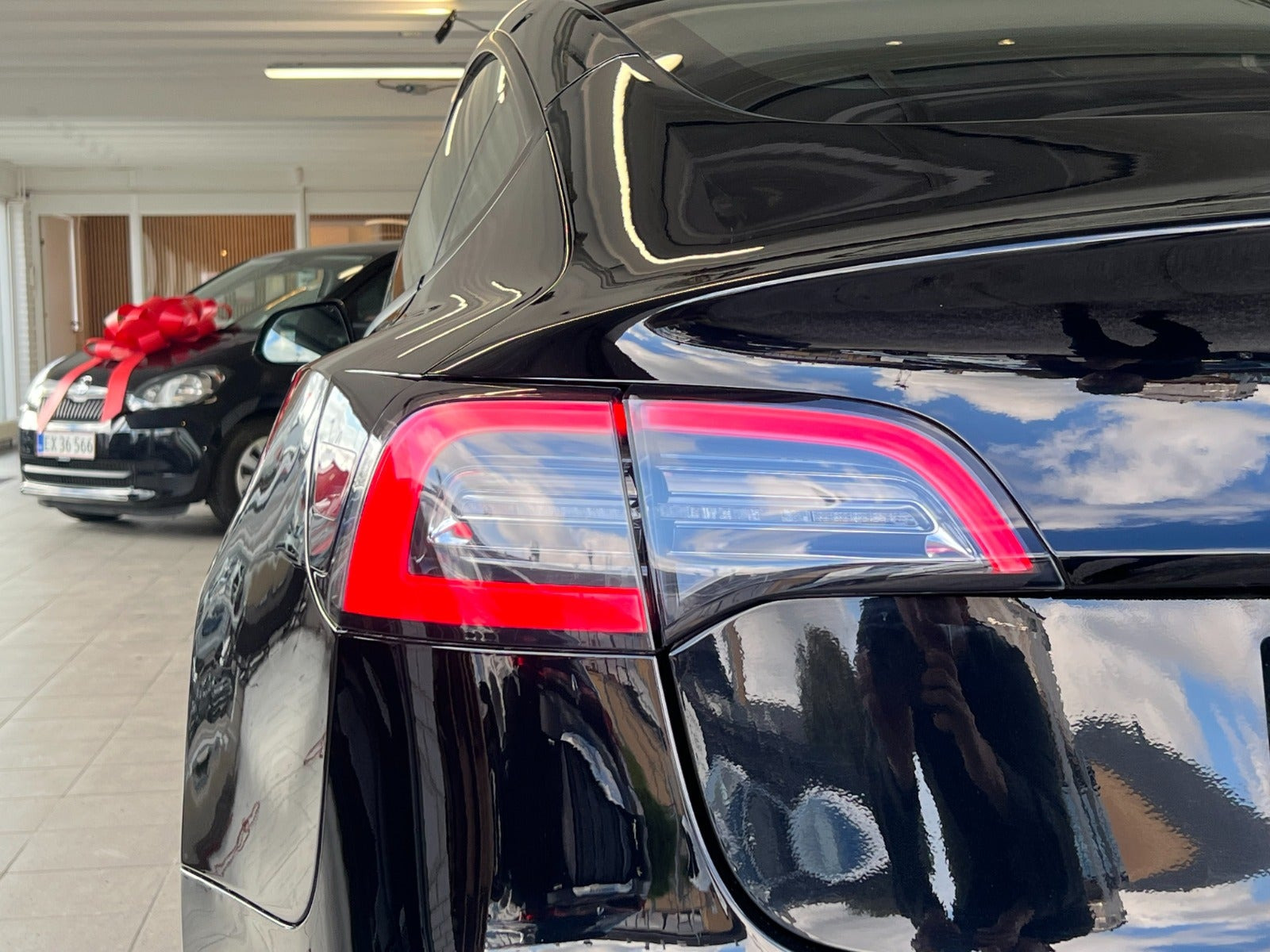Sort Tesla Model 3 fra 2021
