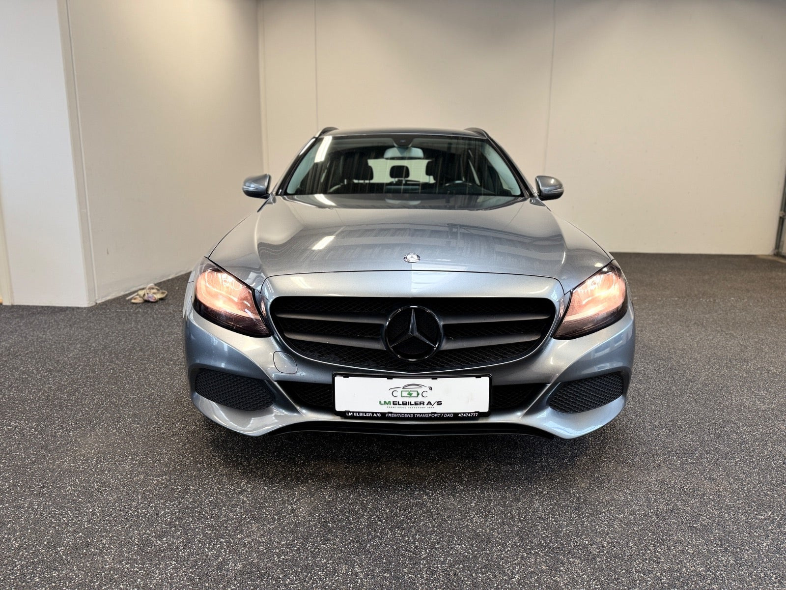 Grå Mercedes C200 d fra 2016
