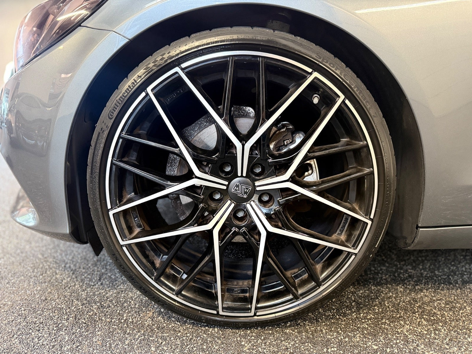 Grå Mercedes C200 d fra 2016