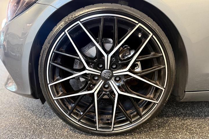 Grå Mercedes C200 d fra 2016