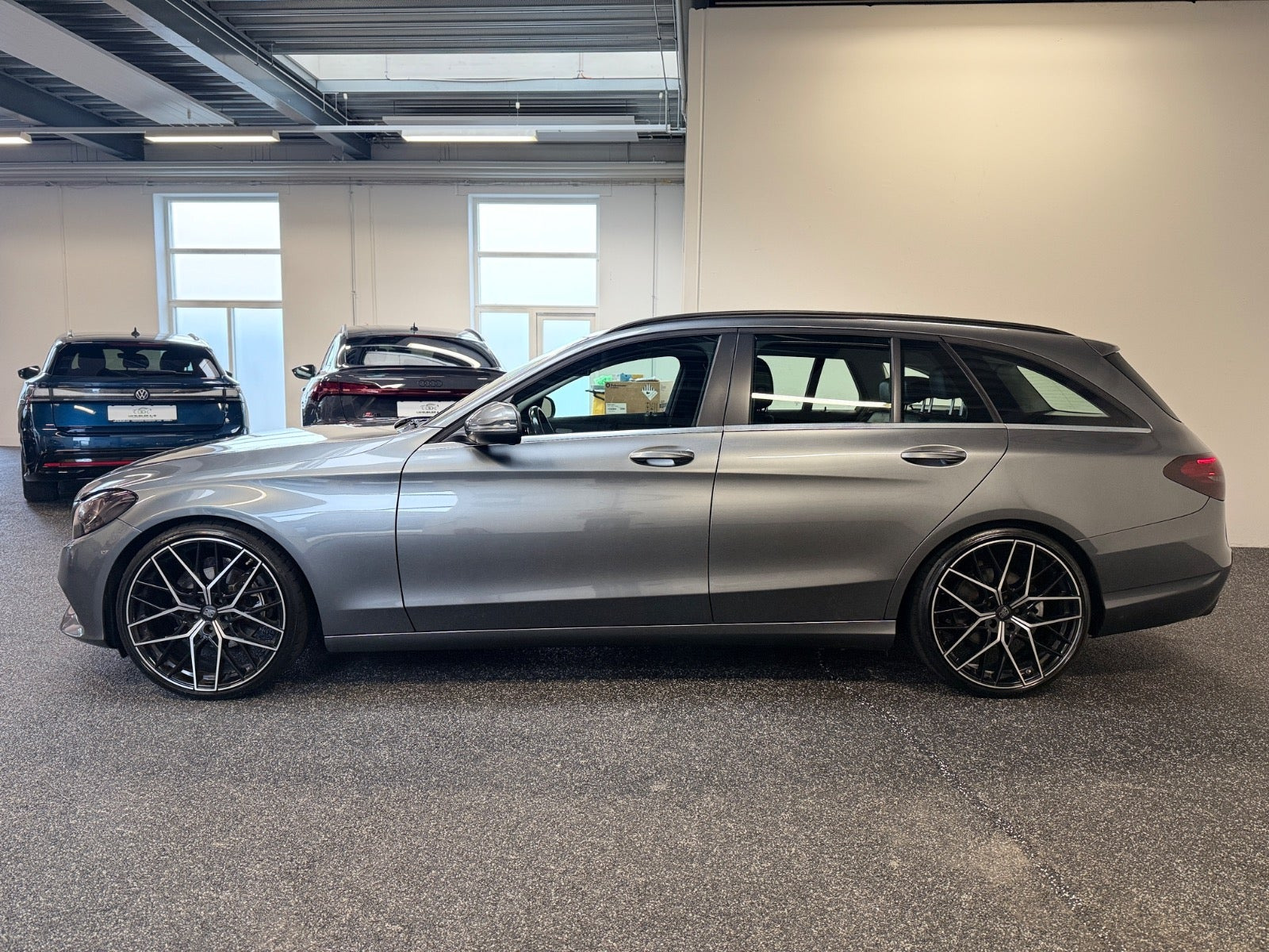 Grå Mercedes C200 d fra 2016