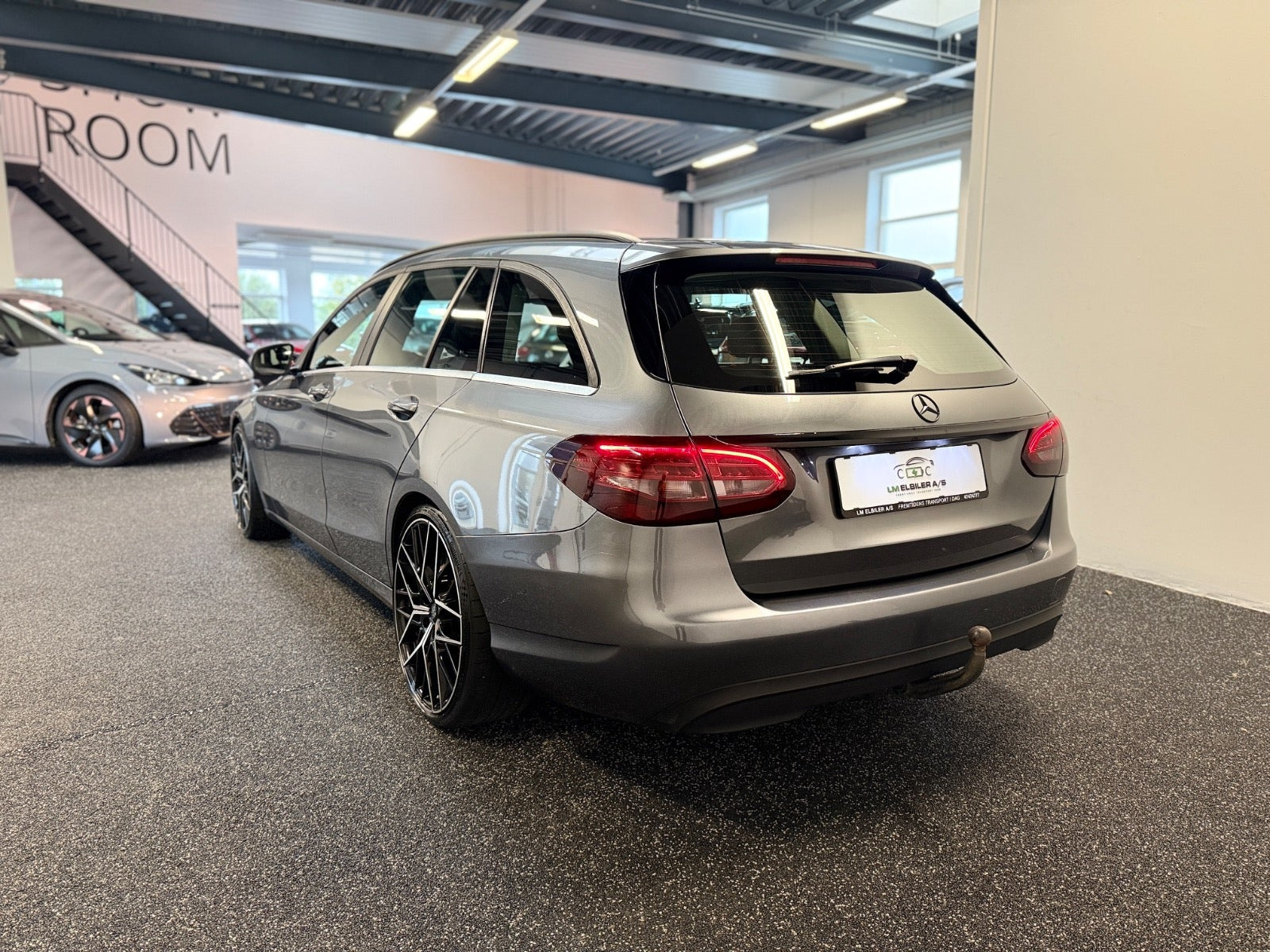 Grå Mercedes C200 d fra 2016