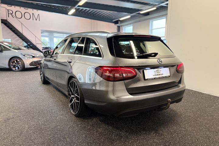 Grå Mercedes C200 d fra 2016