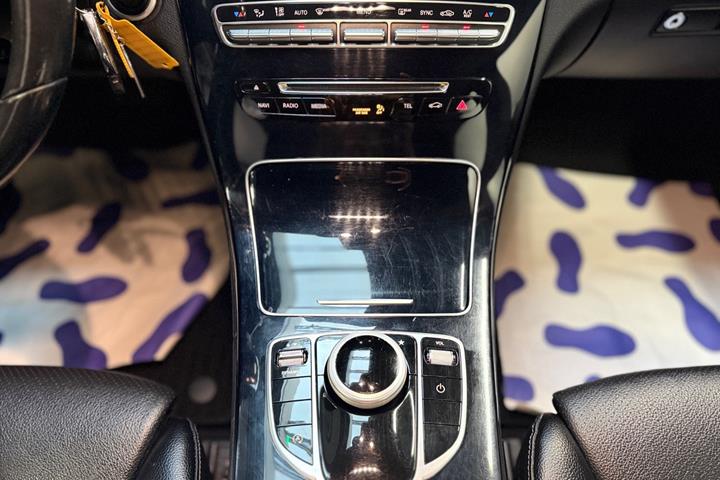 Grå Mercedes C200 d fra 2016