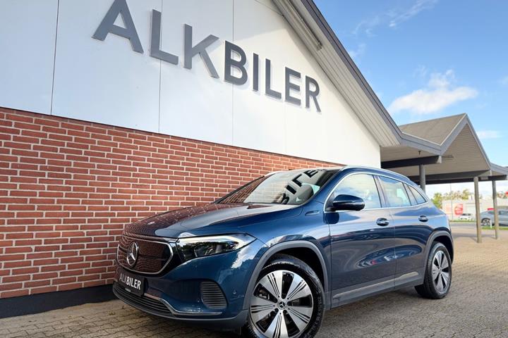 Blå Mercedes EQA250 fra 2021