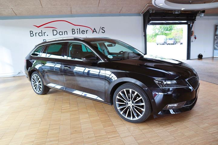 Sort Skoda Superb fra 2019