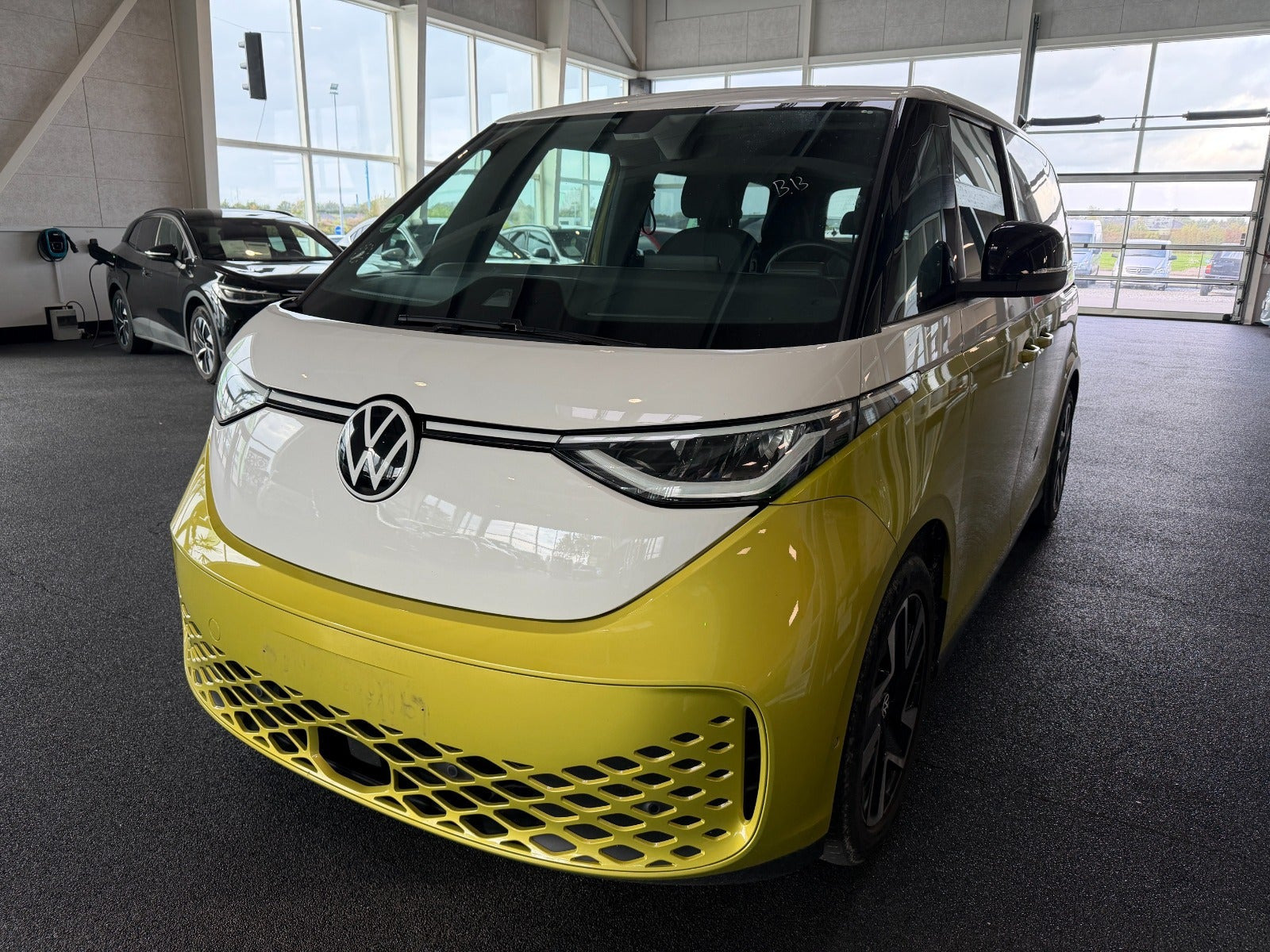 VW ID.Buzz 77 Life 75 Years Edition SWB
