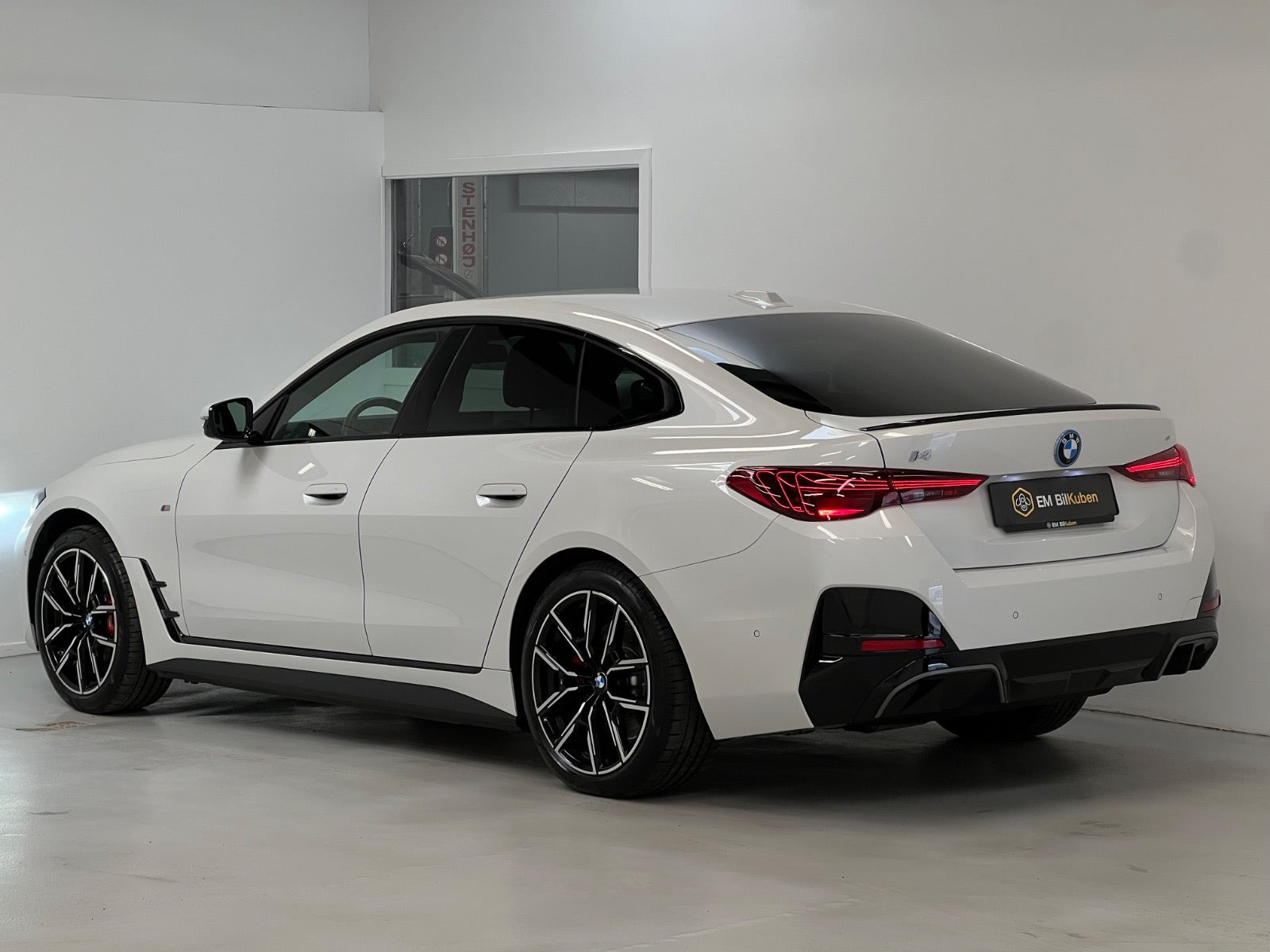 Rød BMW i4 fra 2025