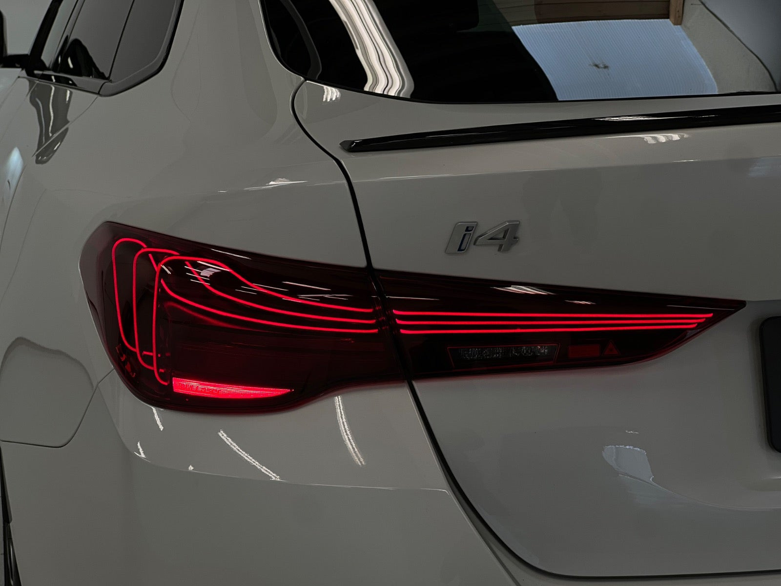 Rød BMW i4 fra 2025