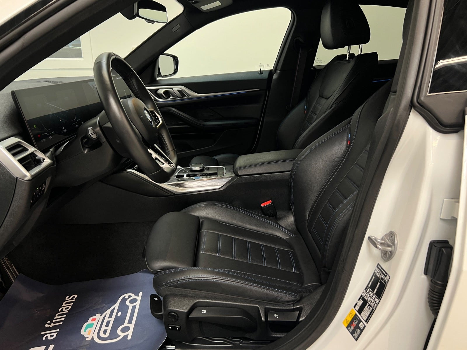 Rød BMW i4 fra 2025