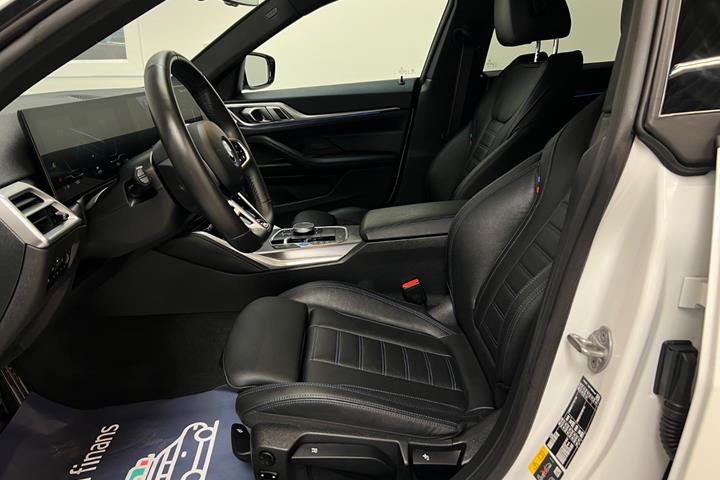Rød BMW i4 fra 2025