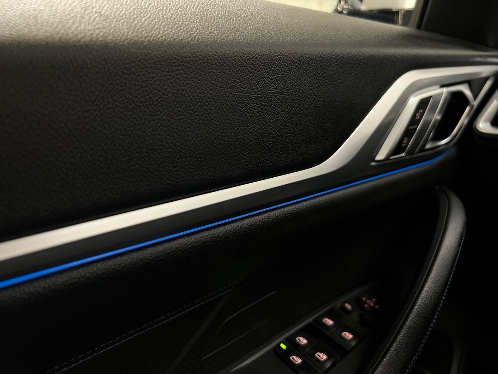 Rød BMW i4 fra 2025