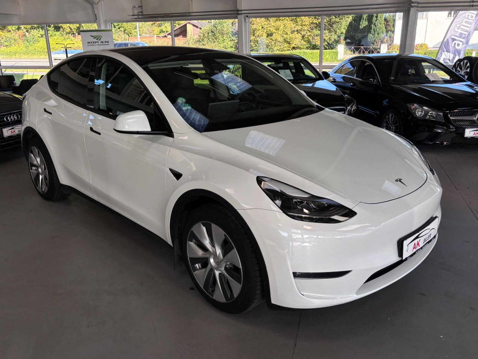 Tesla Model Y Long Range AWD