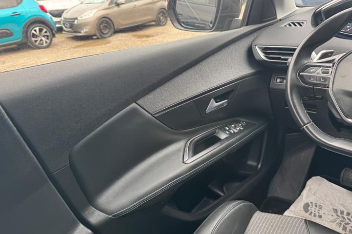 Sort Peugeot 3008 fra 2021
