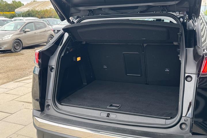 Sort Peugeot 3008 fra 2021