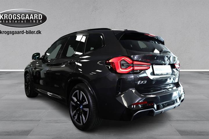 Grå BMW iX3 fra 2023