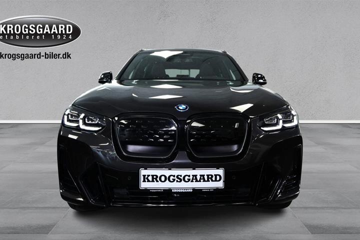 Grå BMW iX3 fra 2023