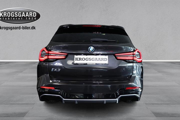 Grå BMW iX3 fra 2023