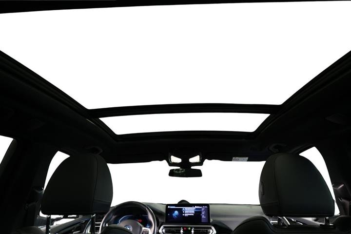Grå BMW iX3 fra 2023