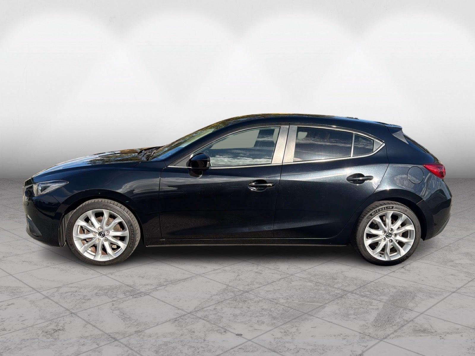 Sort Mazda 3 fra 2015