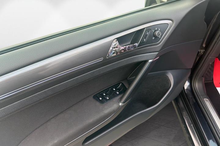 Sort VW e-Golf VII fra 2019