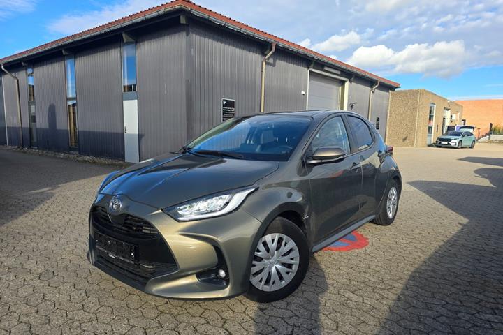 Bronze Toyota Yaris fra 2021