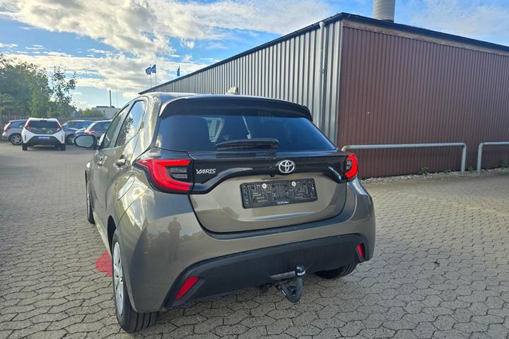 Bronze Toyota Yaris fra 2021