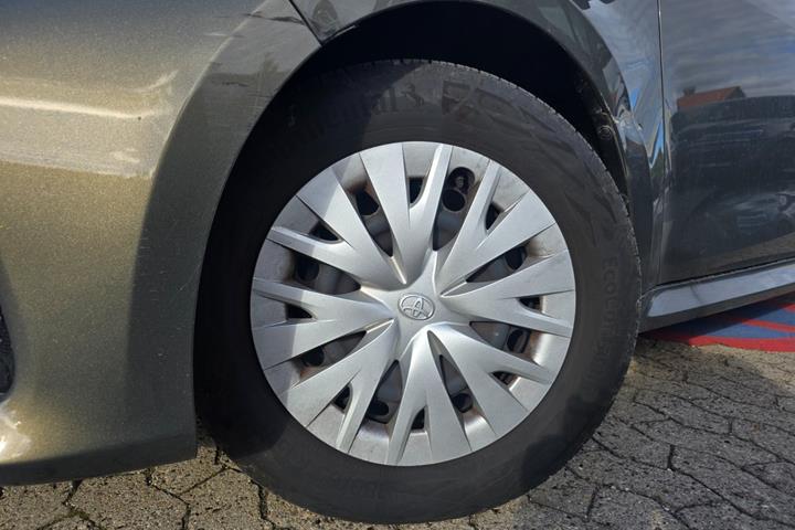 Bronze Toyota Yaris fra 2021