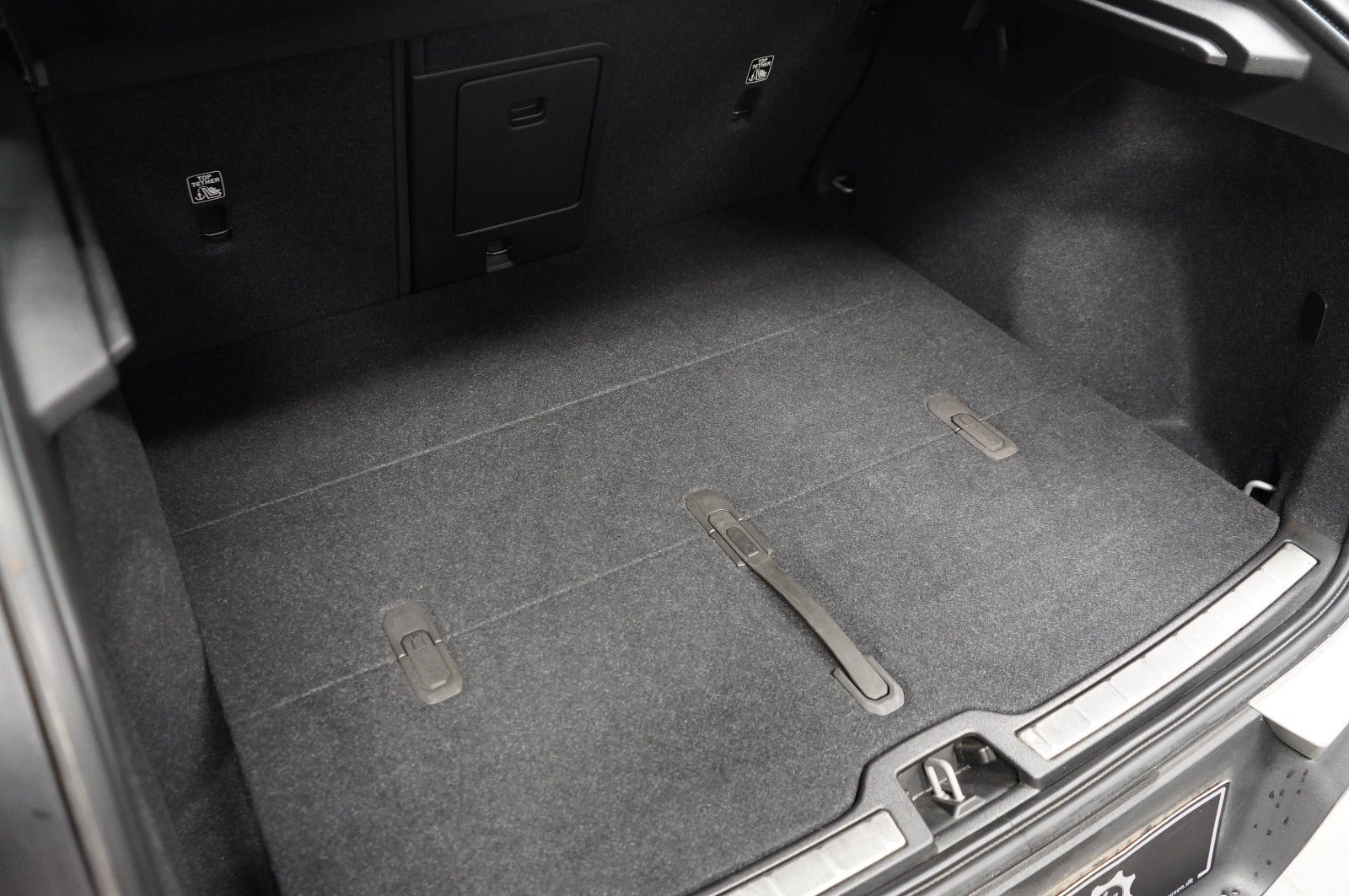 Sølv Volvo C40 fra 2023