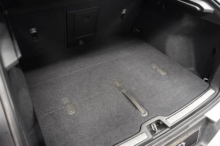 Sølv Volvo C40 fra 2023